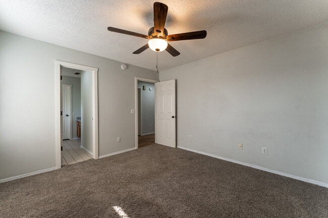 Building Photo - "Charming 2-Bed, 2-Bath Retreat with Grani...