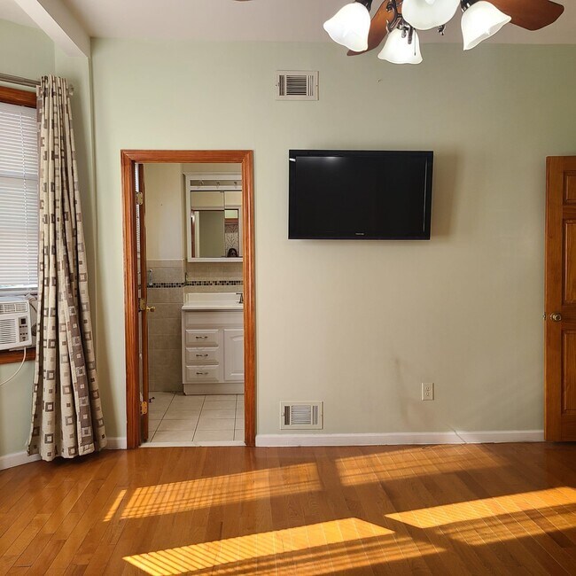 Building Photo - 561 AVENUE E