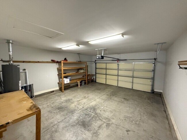 Building Photo - 3 BEDROOM, 3 BATH RANCHER IN NORTHWEST KNOX