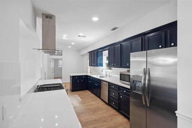 Building Photo - 12431 Pegasus Dr