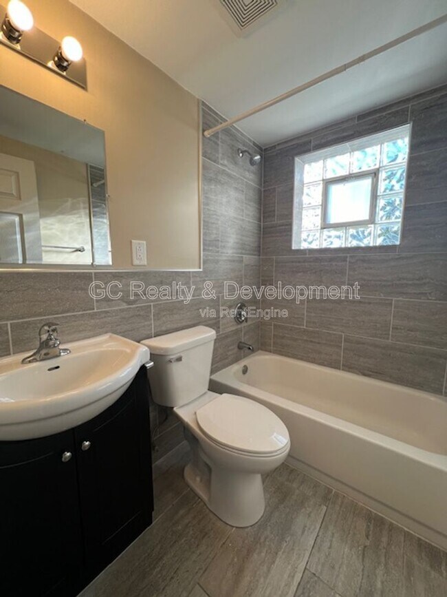 Building Photo - 346 Wilson Ave