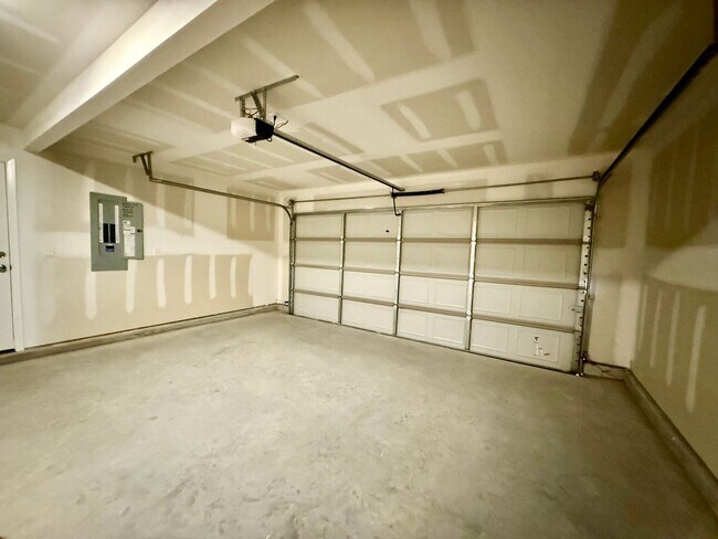 Building Photo - Brand New 3BD/2BA 2car garage W/D included