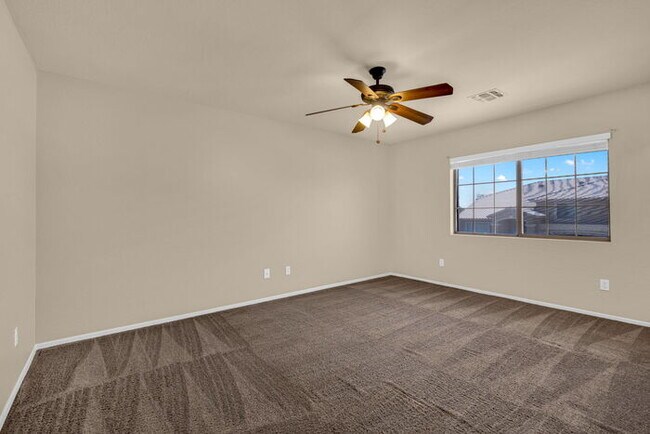 Building Photo - 1412 E Powell Way