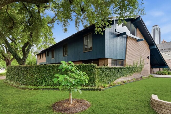 Building Photo - 4603 Ivanhoe St