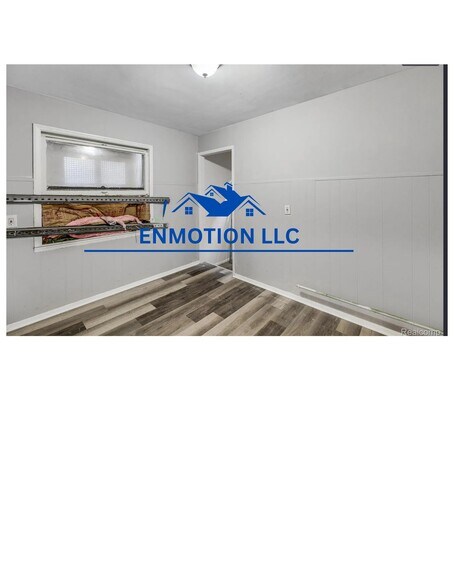 Building Photo - 16446 E State Fair Ave