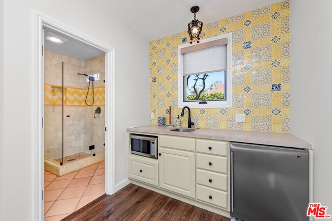 Building Photo - 1039 Hi Point St