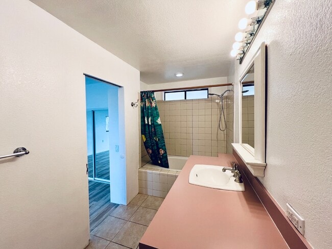 Building Photo - 68-1828 Pakanu St