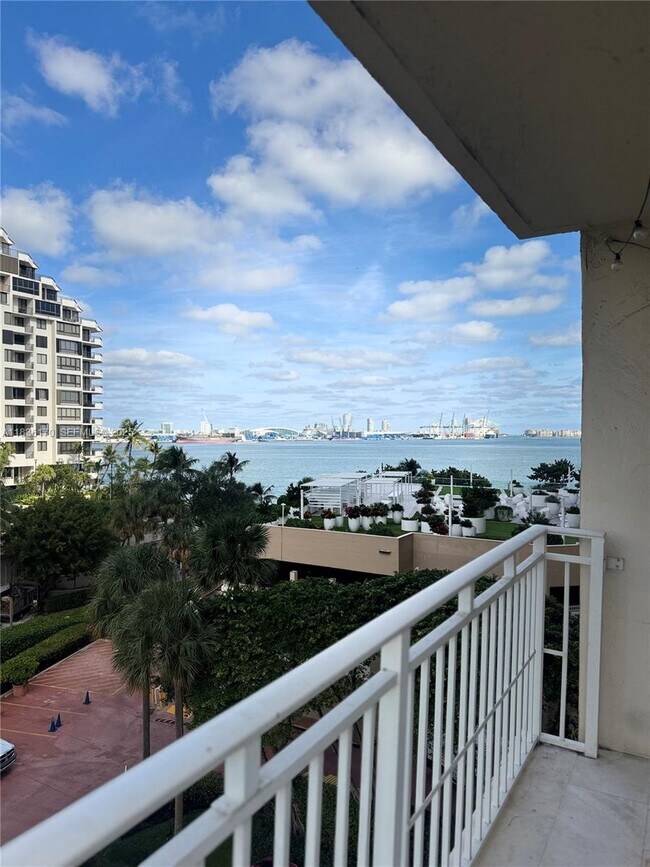 Primary Photo - 770 Claughton Island Dr