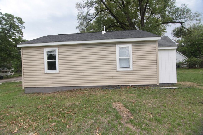 Building Photo - Newly Rehabbed 1-Bedroom Home – Pet Friend...