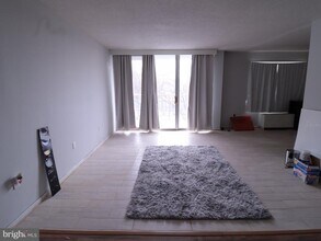 Building Photo - 2059 Huntington Ave