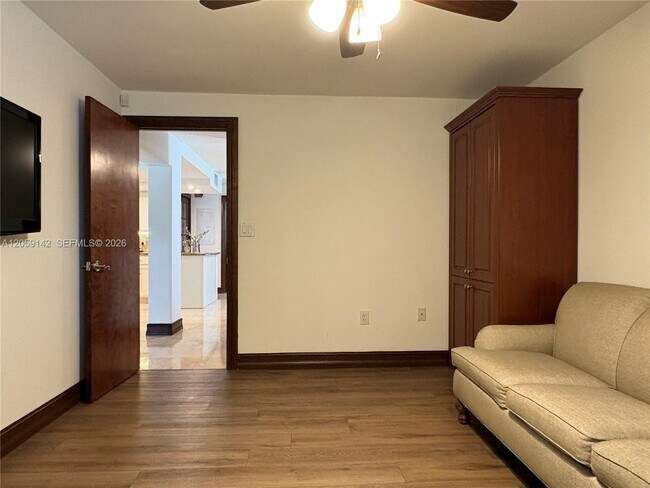 Building Photo - 6610 SW 104th Ct