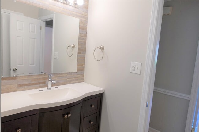 Building Photo - 115 Konnarock Cir