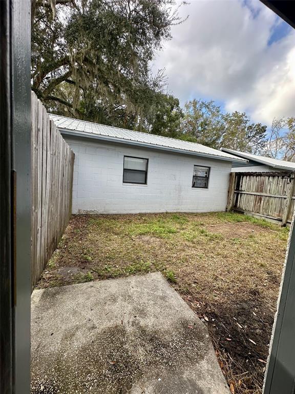 Building Photo - 647 NE Waldo Rd