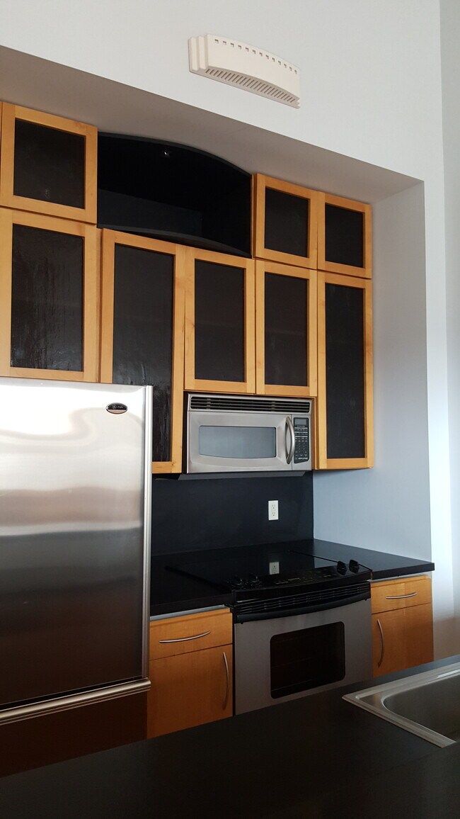 Kitchen - 59 College St