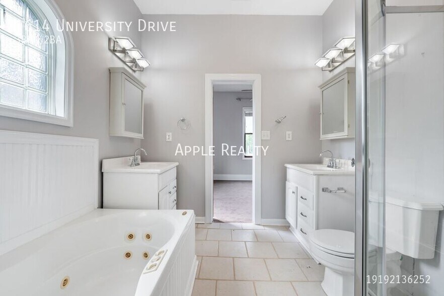 Building Photo - 1614 University Dr