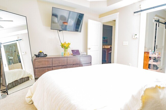 Building Photo - Charming 2BR Condo in Atlanta
