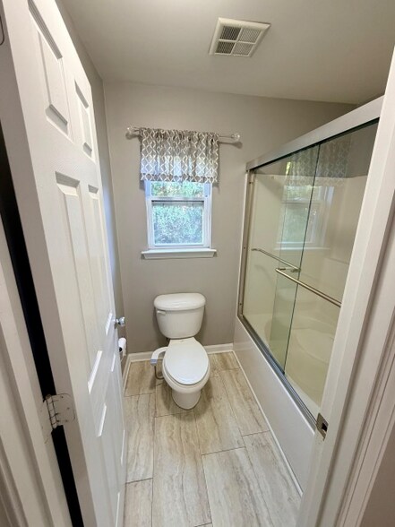 Building Photo - 607 Raphael Place