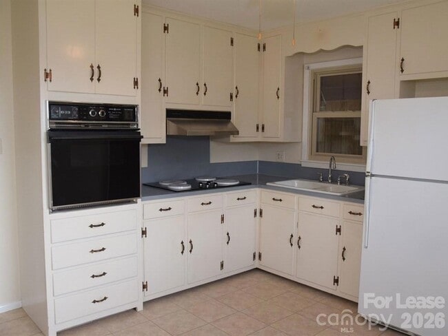 Building Photo - 1812 Cameron Rd