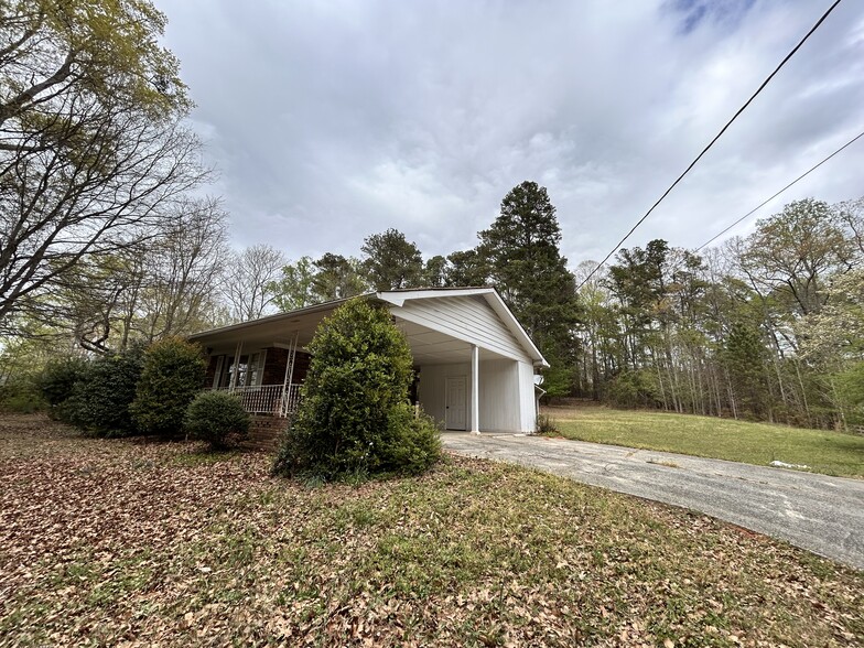 Building Photo - 5007 Spring Hill Dr