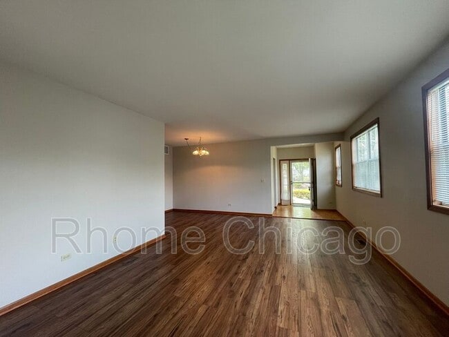 Building Photo - 519 W Parkside Dr