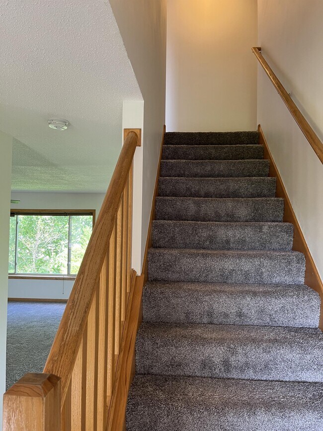 Building Photo - 9141 Leaf Cir