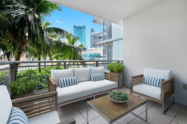 Building Photo - 350 S Miami Ave