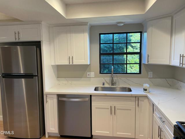 Building Photo - 852 N Monterey St