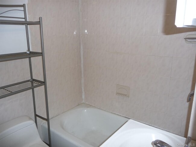 Building Photo - 18 Kelly Hill Rd