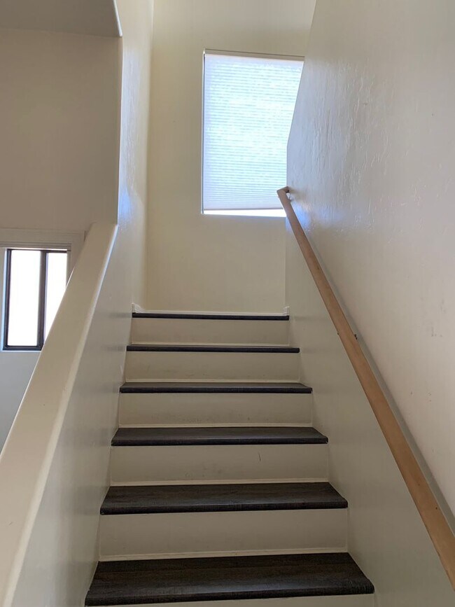 Building Photo - 3BR/2.5BA/2CG, 2072 sq.ft. rental in Sierr...