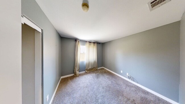 Building Photo - Beautiful 4 Bedroom 2 Bathroom House in Be...
