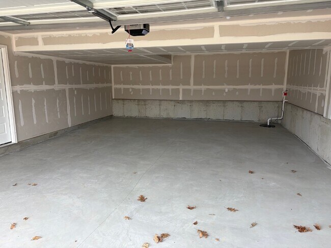 Building Photo - 1160 Marathon Dr