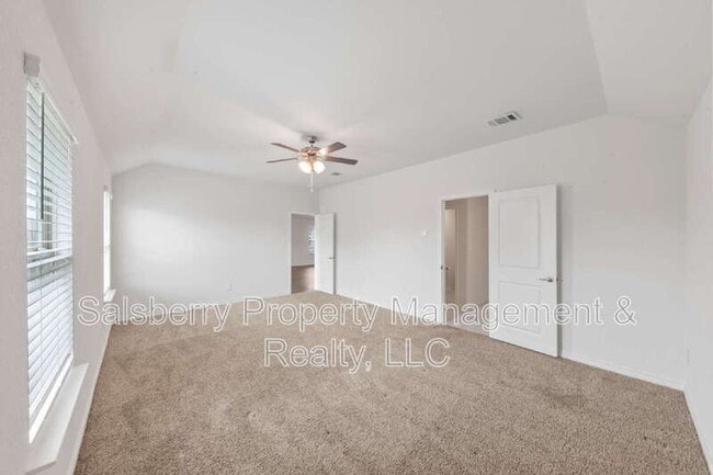 Building Photo - 503 Willow View Way