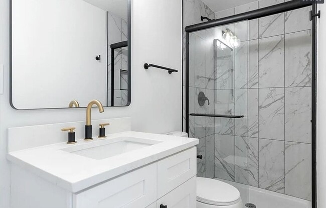 Building Photo - Spacious and Elegant 4 BR 3.5 BA Home in Olathe!