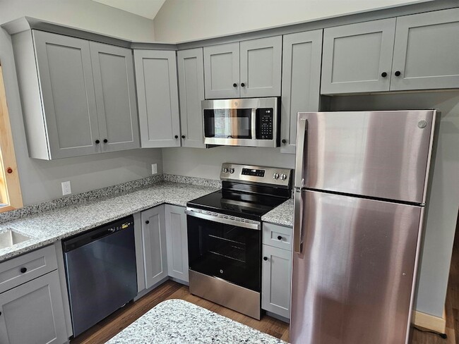 Building Photo - 22 Steele Dr