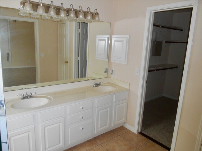 Building Photo - 6203 Faulkner Ridge Dr