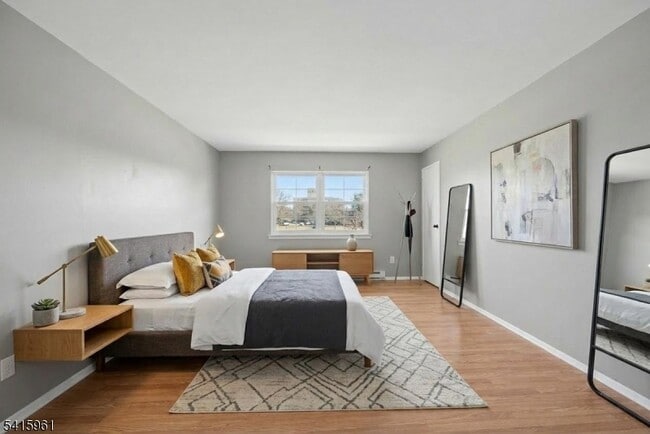 Building Photo - 807 Eves Dr