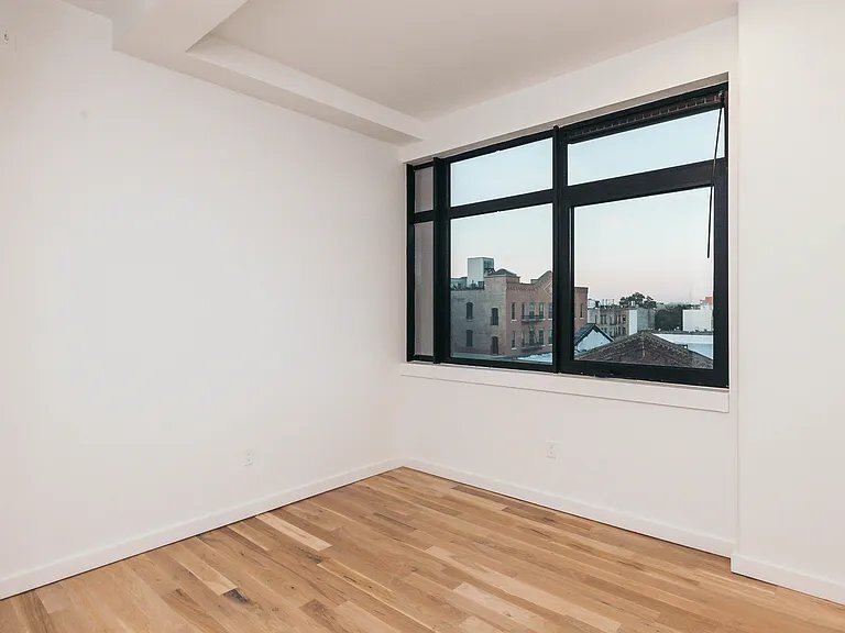 Building Photo - 44 Kent St