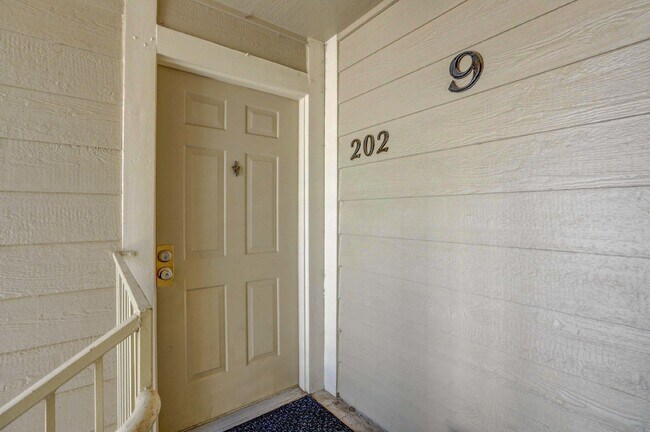 Building Photo - $1,795 - 2 Bed, 2 Bath Condo in Denver wit...
