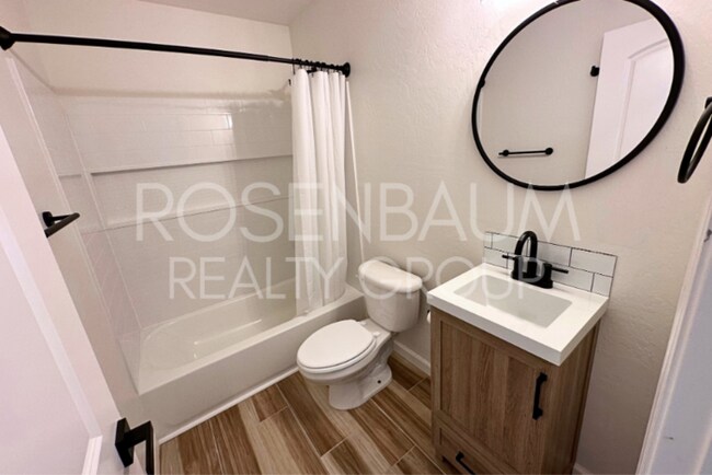 Building Photo - Stylish 3-story townhome in The Gardens Co...