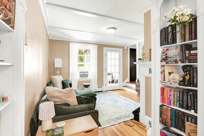 Building Photo - 107 Mt Vernon St