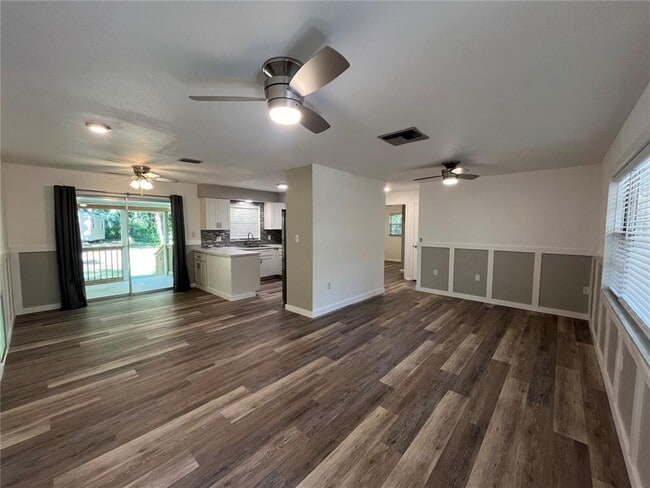 Building Photo - 1565 Oakhurst St