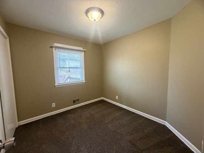 Building Photo - 5035 Overton Ave