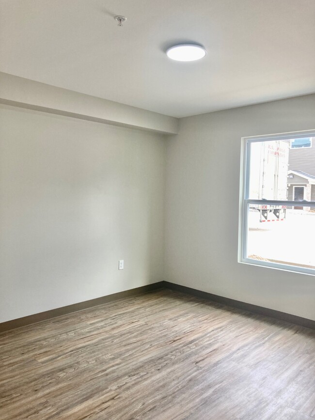 Building Photo - 435 7th St