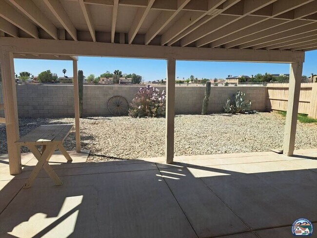 Building Photo - 2571 W Orange Ave