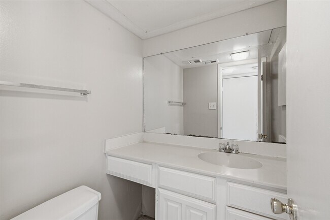 Building Photo - 2120 Wilcrest Dr