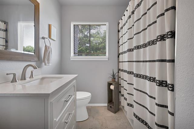 Building Photo - 1429 W Water St