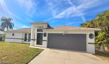 Building Photo - 4102 SW 14th Ave