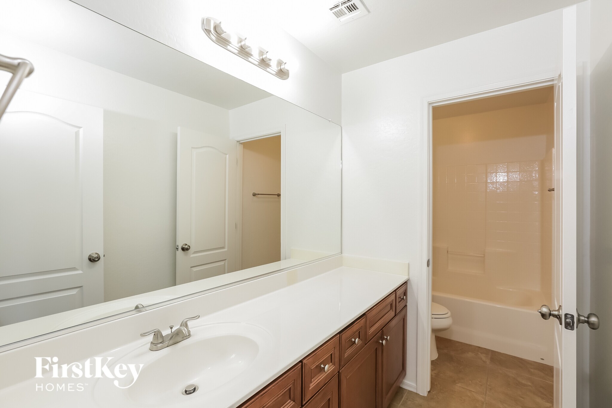 Building Photo - 6220 S 52nd Dr