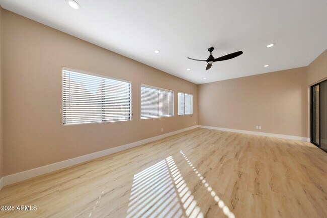 Building Photo - 4653 W Dublin St