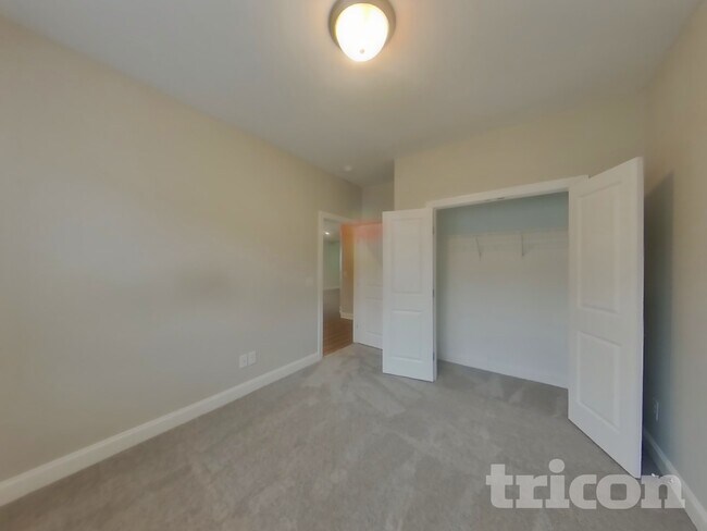 Building Photo - 571 Faye Aly